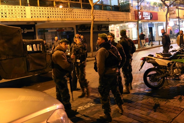مسلحون يقتحمون بنك عودة في العاصمة اللبنانية بيروت 