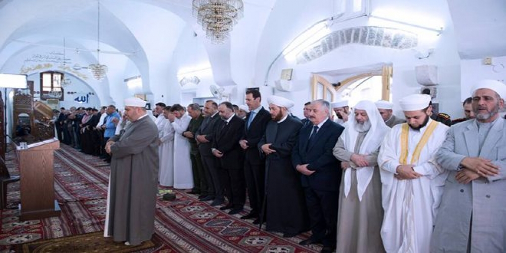 الرئيس الأسد يؤدي صلاة عيد الفطر المبارك في رحاب جامع النوري بحماة