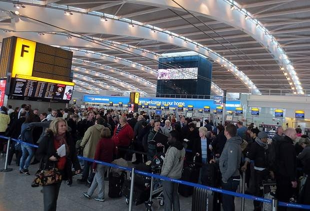 فوضى في مطار هيثرو البريطاني بسبب تعطل النظام الإلكتروني للخطوط الجوية!