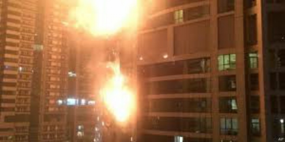 السيطرة على حريق في برج الشعلة السكني في دبي