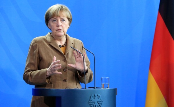 الفايننشال تايمز: ميركل ترحب باستقبال مزيد من اللاجئين السوريين في ألمانيا