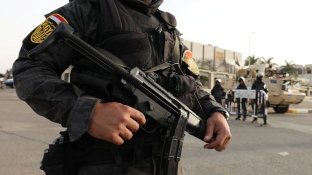مقتل شرطيين مصريين وإصابة 6 بتفجير إرهابي بالعريش