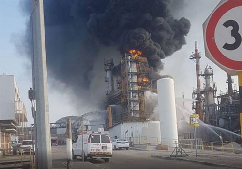 حريق بخزانات الوقود في مصنع للاحتلال الإسرائيلي بميناء أسدود