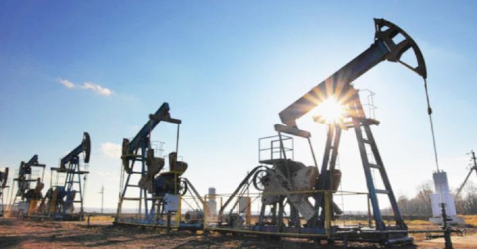 ارتفاع أسعار النفط بفضل انخفاض المخزونات الأمريكية
