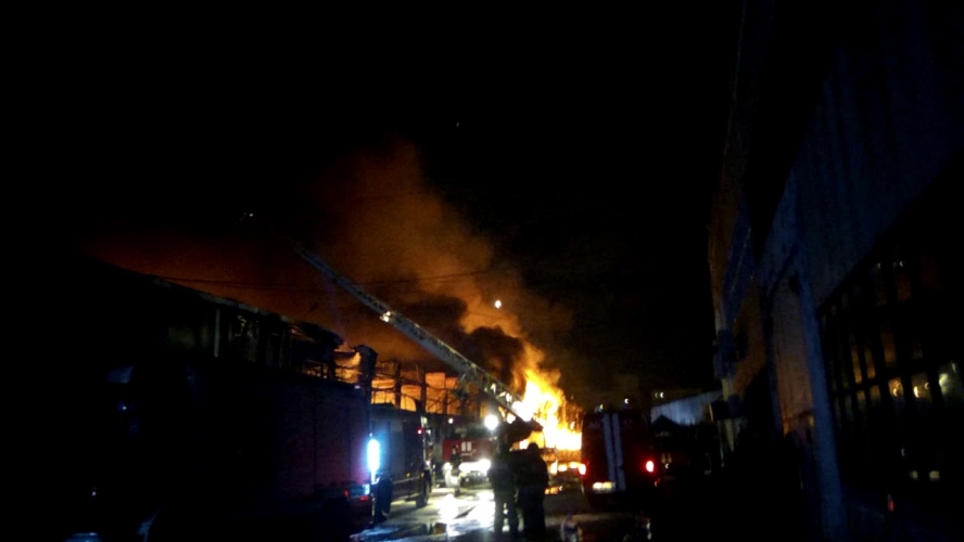 حريق ضخم في مستودع للمواد الكيميائية شمال شرق موسكو دون ضحايا