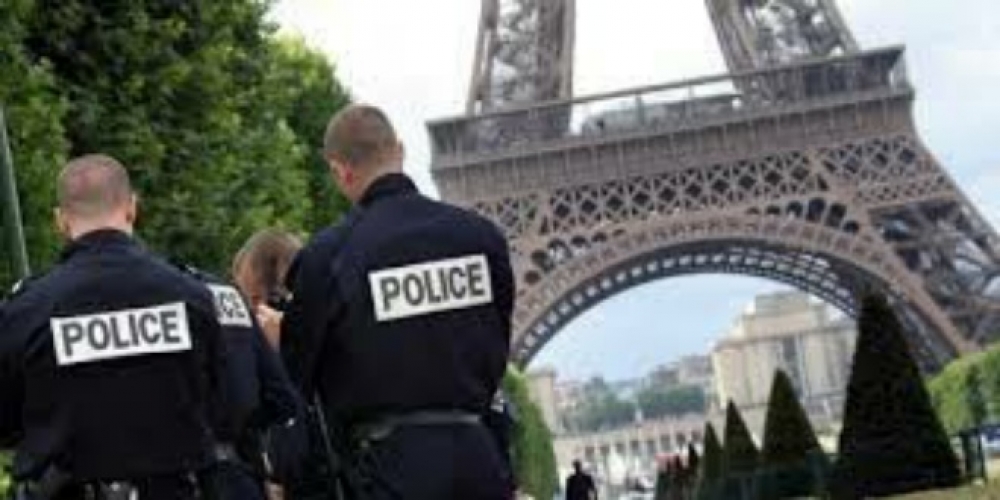 الأمن الفرنسي يعثر على مخبأ للسلاح والذخيرة شمالي باريس