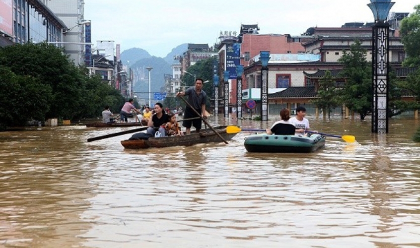 اجلاء آلاف الأشخاص بسبب إعصار ماوار جنوب الصين