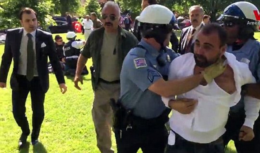 شرطة نيويورك وحرس اردوغان الشخصي يهاجمون متظاهرين!