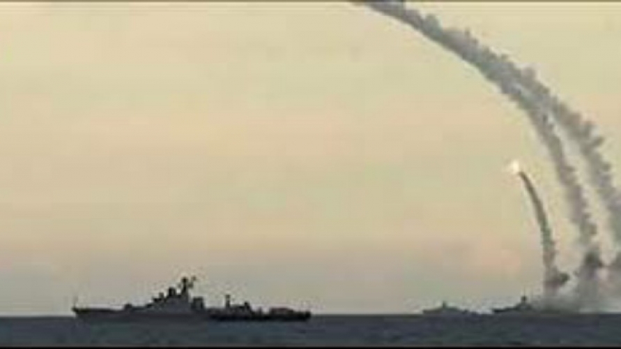 لحظة اطلاق الغواصة الروسية صواريخ كاليبر و تدمير اهداف النصرة في ادلب