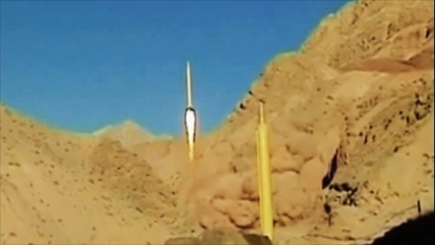  بالفيديو .. بعد ساعات على الكشف عنه إيران تختبر أحدث صواريخها متعددة الرؤوس