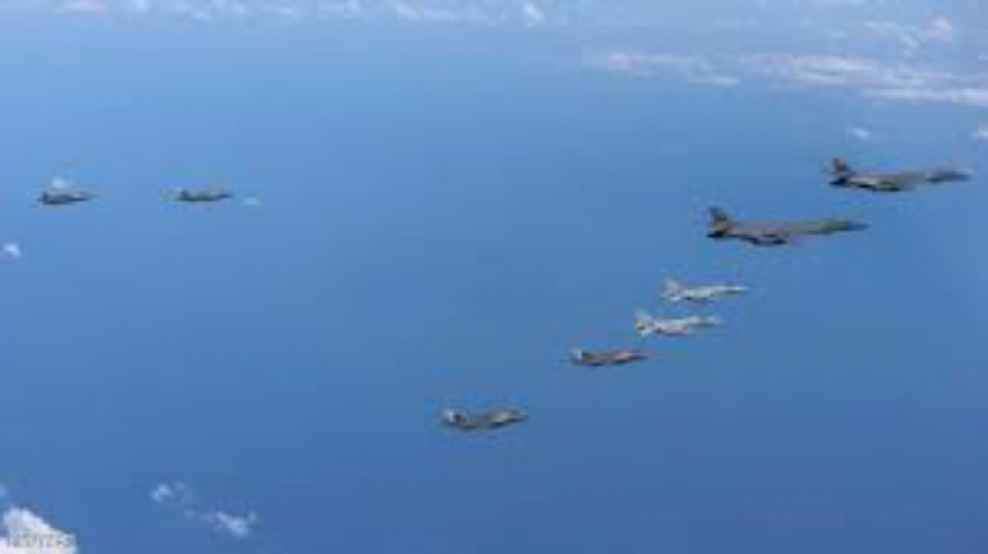 مقاتلات أميركية تحلق فوق المياه الواقعة شرقي كوريا الشمالية
