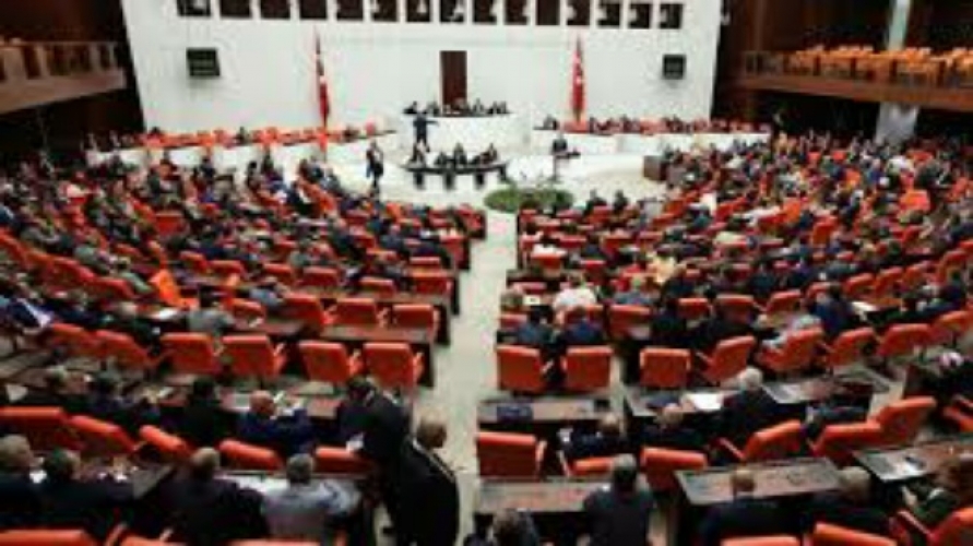 البرلمان التركي يمدد تفويض نشر قوات تركية في سوريا والعراق
