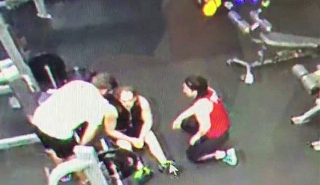 بالفيديو.. شاب يتعرّض لحادثة أليمة في نادي رياضي باستراليا  !