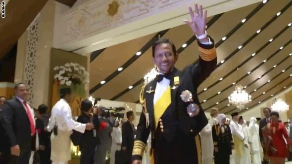 سلطان بروناي يحتفل بمرور 50 عاماً على توليه عرش السلطنة