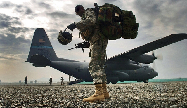 جنرال تركي يكشف لغز قيام الطيران الأمريكي بنقل قيادات داعش