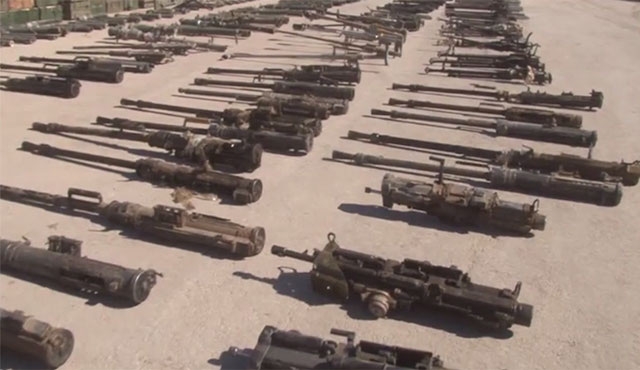 بالفيديو ضبط أسلحة إسرائيلية و مدافع للناتو حديثة جداً في أوكار داعش