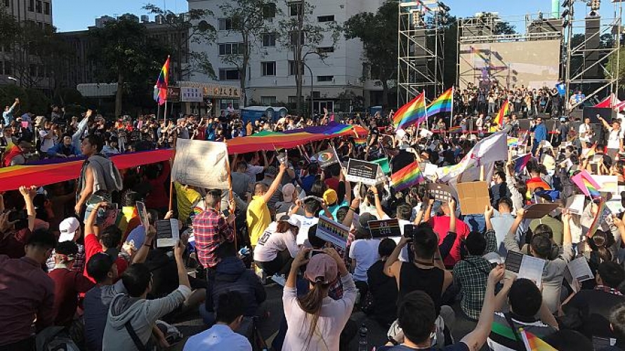 أكبر مسيرة مؤيدة للمثليين في تايوان بعد السماح لهم بالزواج 