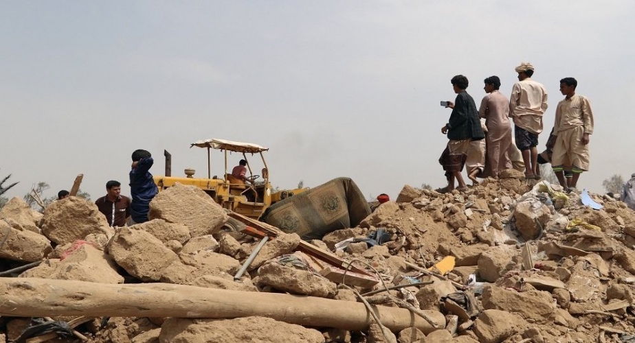 مقتل وإصابة العشرات باستهداف الطيران السعودي سوقاً في صعدة اليمنية