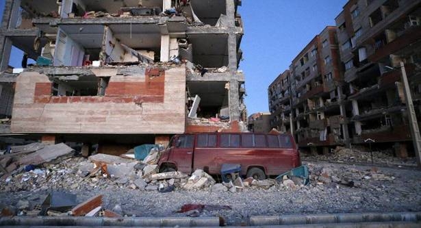 ارتفاع عدد ضحايا الزلزال الذي ضرب كرمانشاه الايرانية الى 328 قتيلاً