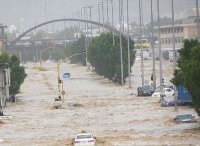 شاهد بالفيديو والصور.. فيضانات السعودية من الامطار