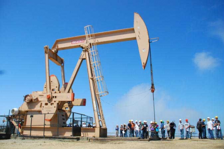 النفط يقفز أكثر من 1% بسبب تراجع إمدادات كندية لأمريكا