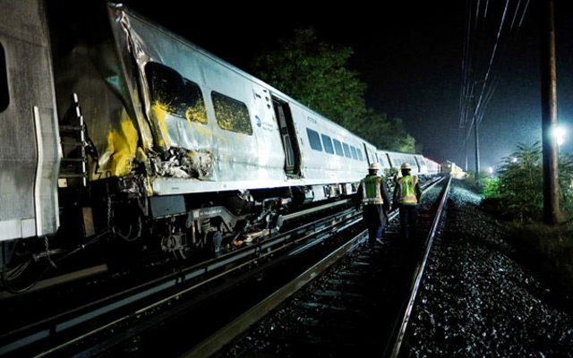 اصابة 21 شخص بخروج قطار عن سكته في اسبانيا