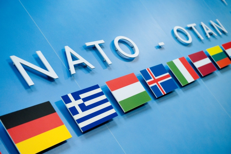 «الناتو»: واشنطن لها الحق باتخاذ قرار نقل سفارتها إلى القدس