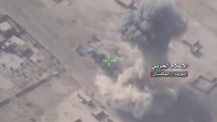 قصف جوي لمواقع داعش شمال مدينة #البوكمال في ريف دير الزور الجنوبي الشرقي