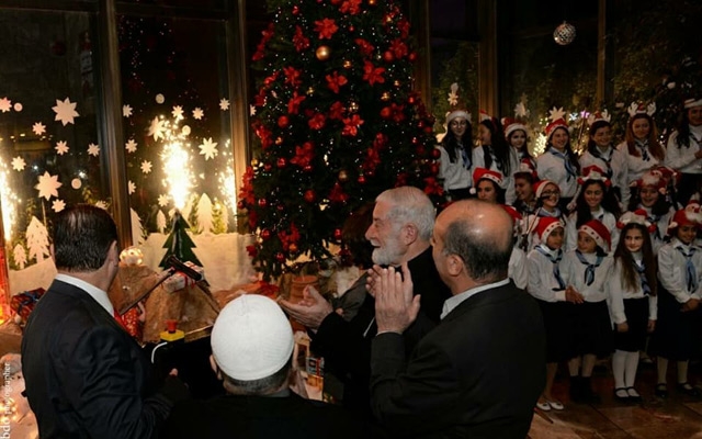إضاءة شجرة عيد الميلاد في فندق شهباء حلب بالتزامن مع الذكرى الأولى لتحرير المدينة من الإرهاب 