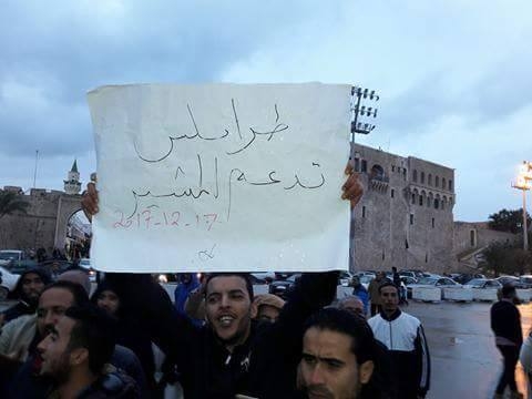 ثورة جديدة في ليبيا تطالب بتسليم حفتر السلطة