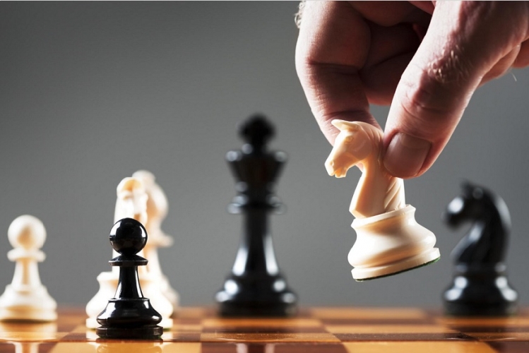 اتهامات متبادلة بين السعودية و قطر حول مشاركة الأخيرة في بطولة العالم للشطرنج 
