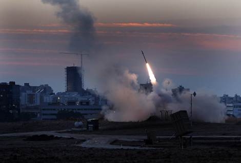 قصف صهيوني على غزة و صافرات الانذار تنطلق في محيطها