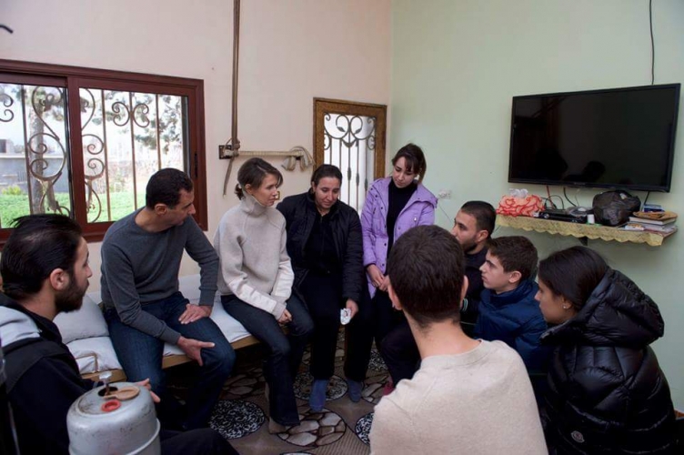 من استقبال عائلة الجريح البطل ياسين حويري للرئيس الأسد وعائلته في قرية أم حارتين بريف حمص