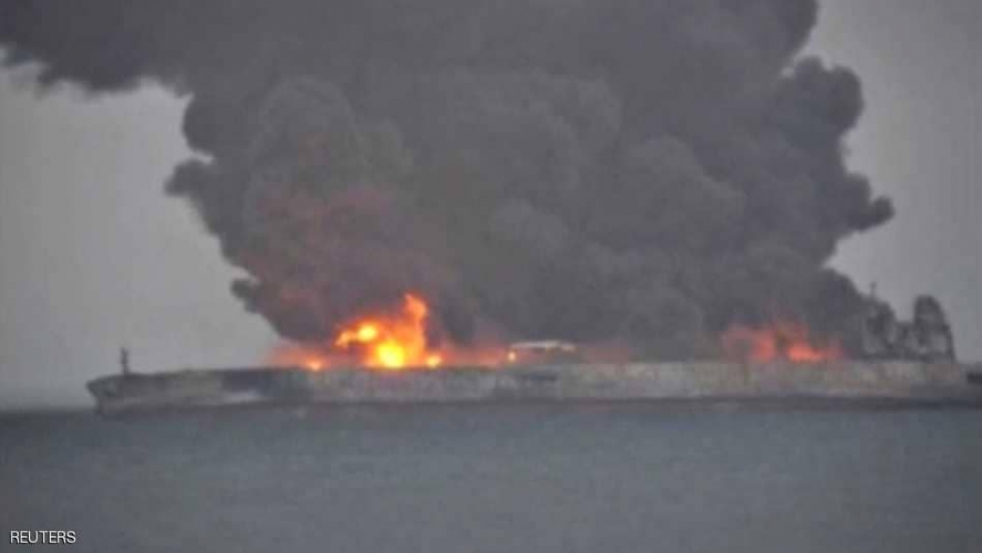 انفجار على متن الناقلة الإيرانية المشتعلة في بحر الصين الشرقي