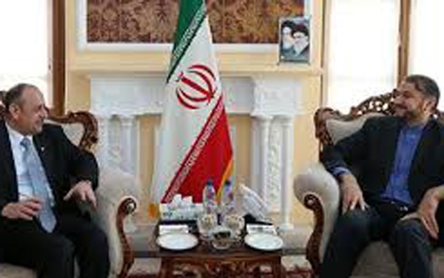 عبد اللهيان يلتقي السفير القطري في طهران 
