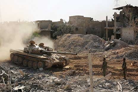 هجوم مضاد للجيش في حرستا واستعادة ٢٠ بناءا في محيط جامع ابو بكر  