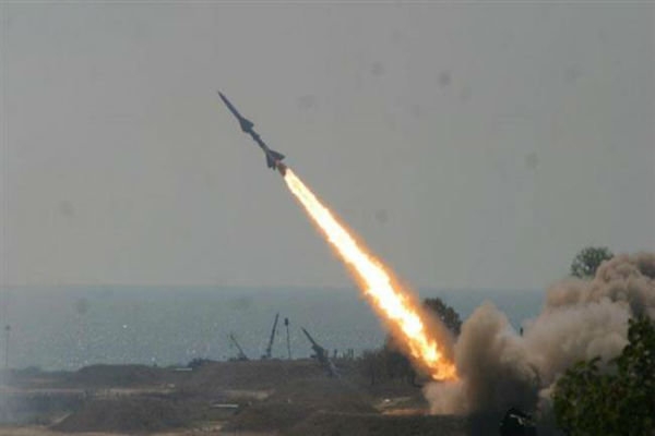 صاروخ باليستي يستهدف معسكراً للجيش السعودي في نجران