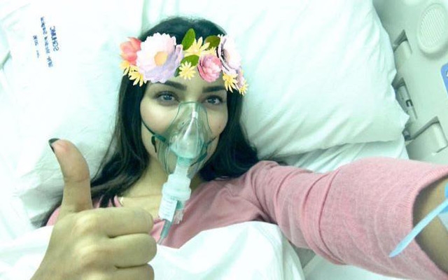 نادين نسيب نجيم على جهاز التنفس الصناعي بالمستشفى : 