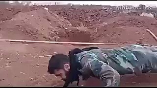 بالفيديو ..جندي سوري مرح يشعل مواقع التواصل الإجتماعي.