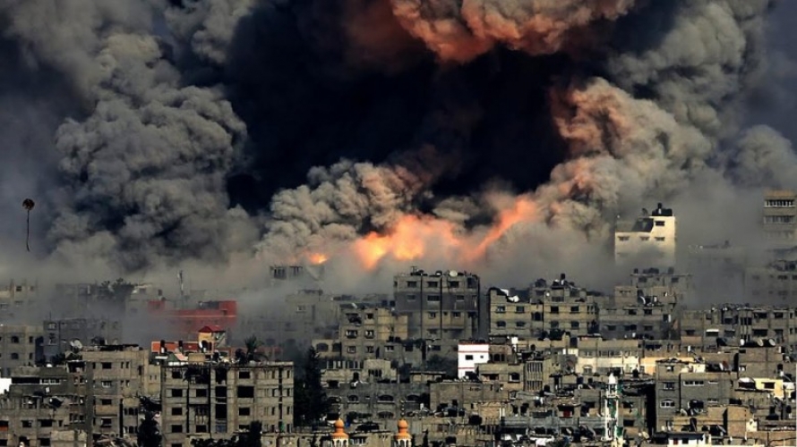 العدو الصهيوني يغير على غزة و المقاومة ترد