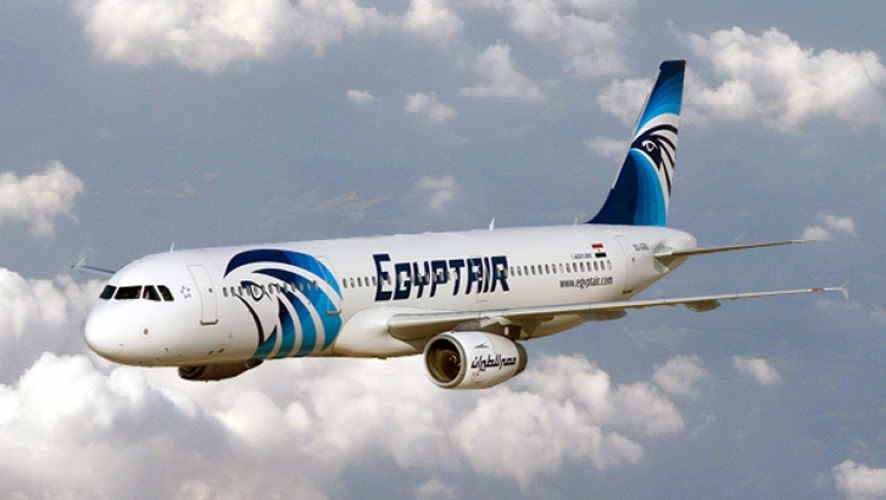 طائرة مصرية تهبط إضطرارياً بعد إقلاعها والسبب؟
