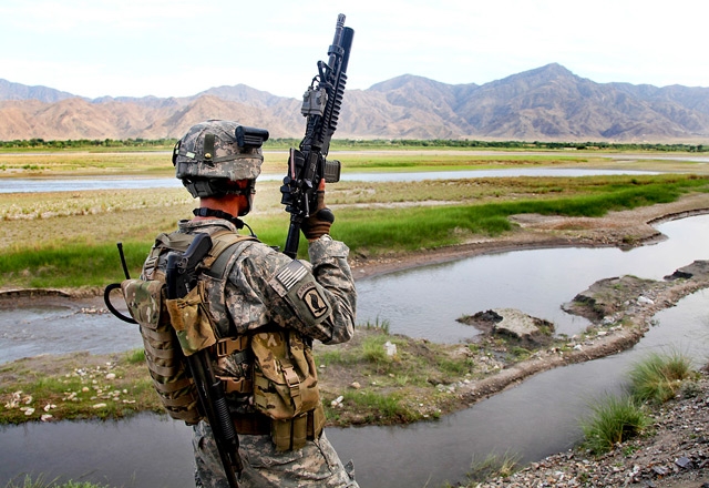  كيف تمكن داعش من نشر فيلم دعائي مصور بكاميرا جندي أمريكي.؟
