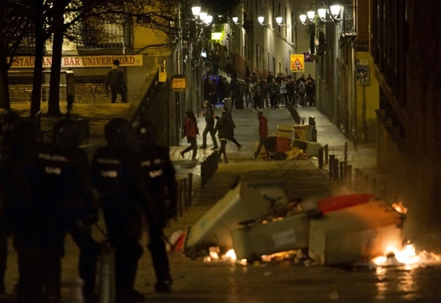 قتلى وجرحى في صفوف الشرطة الاسبانية خلال صدامات وسط مدريد 
