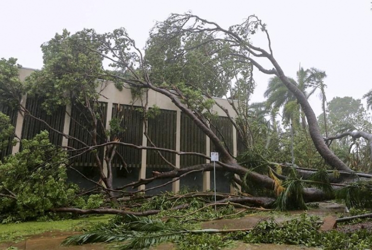إعصار يؤدي إلى قطع الكهرباء عن آلاف المنازل باستراليا