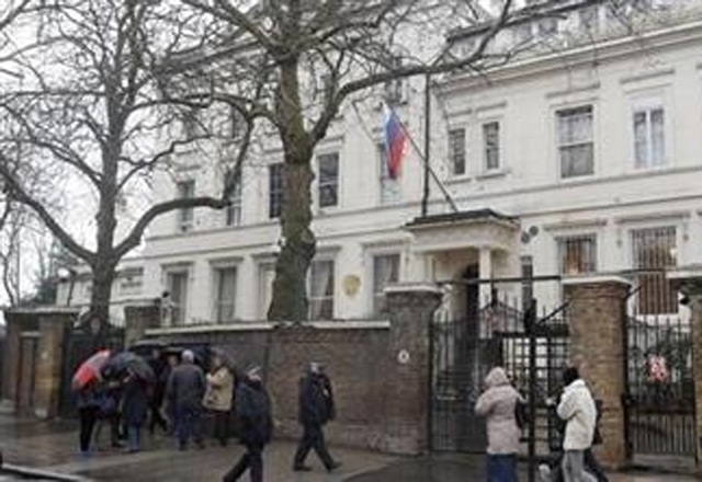 دبلوماسيو بريطانيا يغادرون السفارة في روسيا