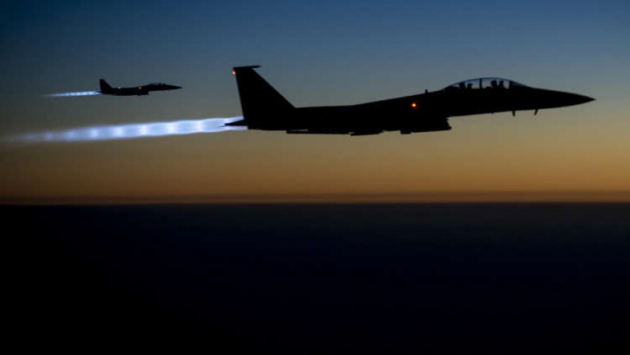مسؤولون أمريكيون: واشنطن تدرس رداً عسكرياً جماعياً في سوريا