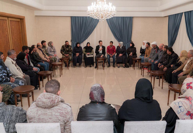   الرئيس الأسد يستقبل عدداً من أهالي المخطوفين الذين لم يجدوا أبناءهم بين من تمّ تحريرهم من دوما