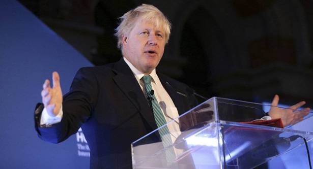 وزير خارجية بريطانيا: الضربات الجوية على سوريا لن تغير مسار الحرب!