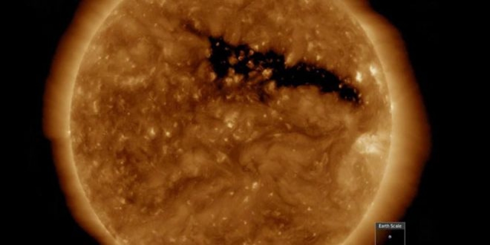 علماء: ثقوب اكليلية جديدة فى هالة الشمس يمكن أن تغير المجال المغناطيسي للارض