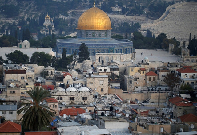 رومانيا تقرر نقل سفارتها فى إسرائيل إلى القدس و رئيسها لا علم له!! 